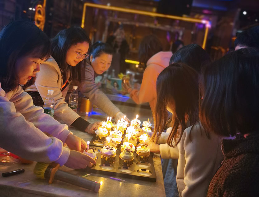 HIGH唱KTV！——科比特防雷第一期員工生日會(huì)